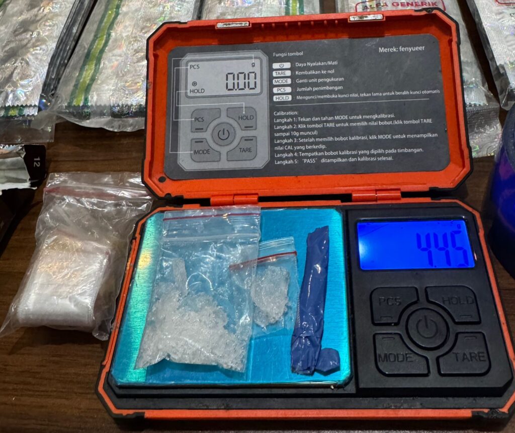 Tak Disangka dari Lingkungan Permukiman, Polisi Temukan Ribuan Pil Berbahaya Tanpa Izin Edar