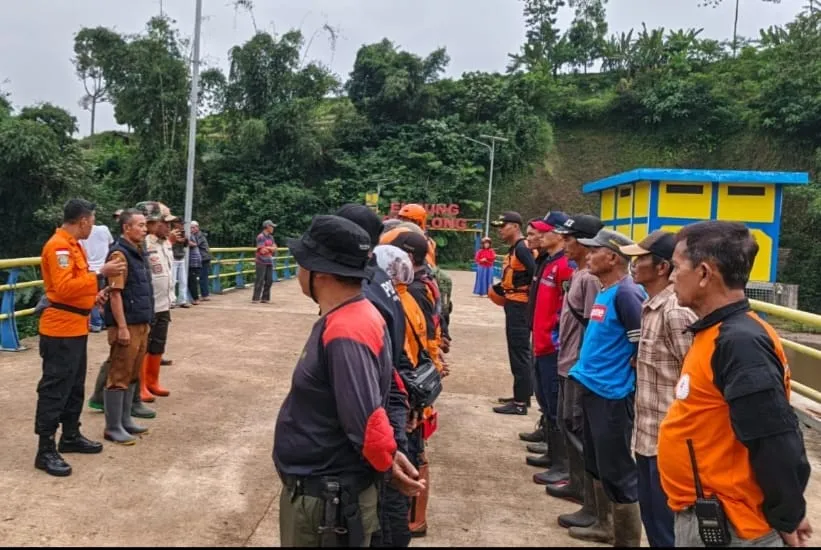 Apel Pagi Pj Kades Mekarwangi, Tindak Lanjuti Pencarian Warga yang Terpeleset di Bendungan Embung