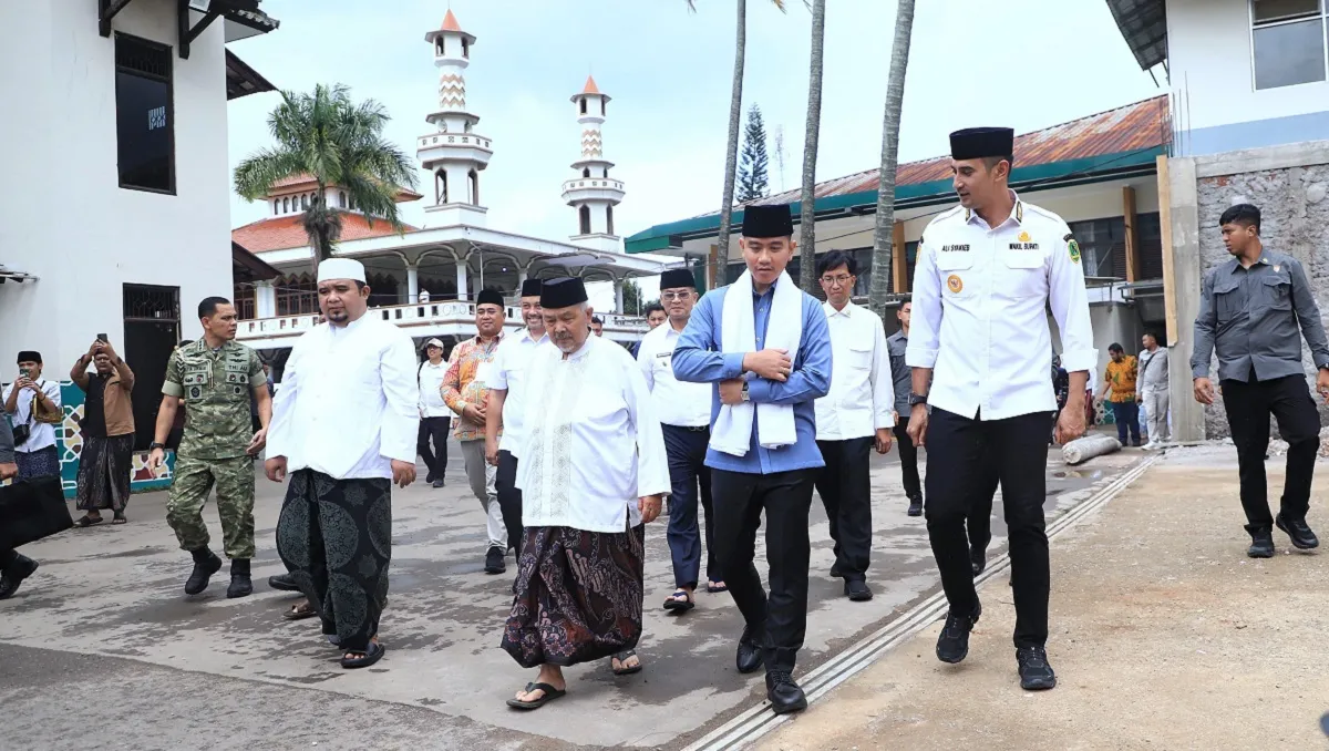 Kang DS Dampingi Wapres Tinjau Edukasi AI di SMP Al-Muthahari dan Ponpes Darul Arqom