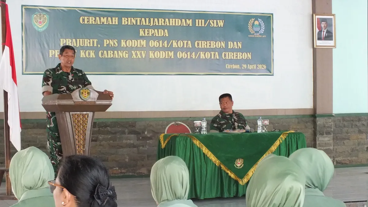 Prajurit, PNS dan Persit Kodim 0614/Kota Cirebon, Terima Ceramah dari Bintaljarahdam III/Siliwangi