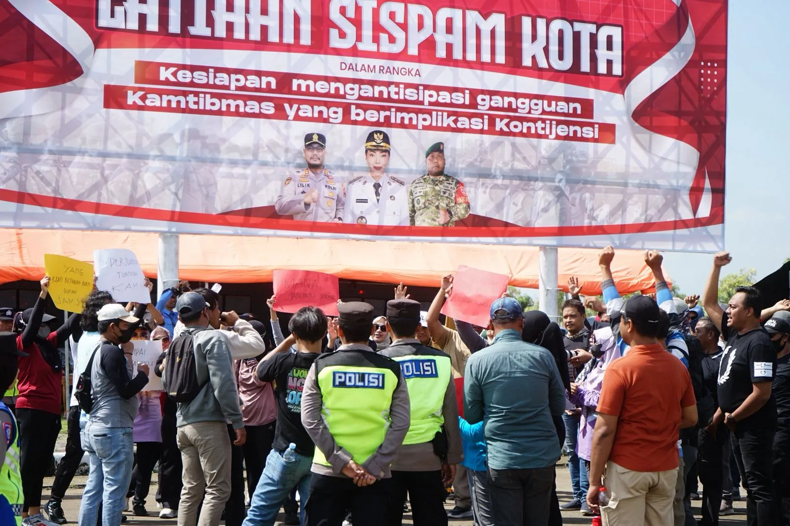 Sispam Kota Brebes: Menjaga Aksi Unjuk Rasa dengan Pendekatan Menjaga Hati Masyarakat