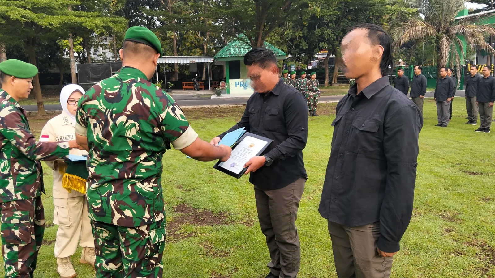Tangkap Pengedar Narkotika, Dandim 0614/kota Cirebon berikan Reward kepada Anggota Unit Intel