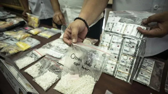 Usai Video Viral Lempar Petasan, Polisi Periksa Toko Diduga Jual Tramadol